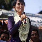 433px-Aung_San_Suu_Kyi_gives_speech.sm