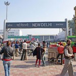 300px-Gare-New-Delhi-entrée.sm