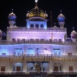 800px-Akal_Takht_illuminated,_in_Harmandir_Sahib_complex,_Amritsar.sm