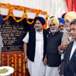 ਰੇਲਵੇ ਓਵਰ ਬ੍ਰਿਜ ਦਾ ਉਦਘਾਟਨ ਕਰਦੇ ਹੋਏ ਉਪ ਮੁੱਖ ਮੰਤਰੀ ਸੁਖਬੀਰ ਸਿੰਘ ਬਾਦਲ, ਨਾਲ ਮਨਜੀਤ ਬਰਕੰਦ, ਰੋਜ਼ੀ ਬਰਕੰਦੀ ਤੇ ਹੋਰ।(ਫੋਟੋ: ਸੁਨੀਲ ਬਾਂਸਲ)