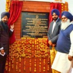 ਸ. ਸ਼ਰਨਜੀਤ ਸਿੰਘ ਢਿੱਲੋਂ ਲੋਕ ਨਿਰਮਾਣ ਮੰਤਰੀ ਪੰਜਾਬ ਸਿੱਧਵਾਂ ਨਹਿਰ ਉ¤ਪਰ 70 ਲੱਖ ਰੁਪਏ ਦੀ ਲਾਗਤ ਨਾਲ ਬਣਨ ਵਾਲੇ ਪੁਲ ਦਾ ਨੀਂਹ ਪੱਥਰ ਰੱਖਦੇ ਹੋਏ।