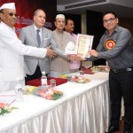 Pankaj Vikas Thakur Deputy Director Gulzar Group of institutes recieving award at India International Centre New Delhi 2.resized