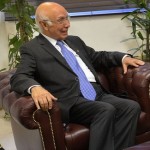 Ash_Carter_meets_with_Sartaj_Aziz.resized