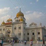 1280px-Front_view_of_Gurudwara_Bangla_Sahib,_Delhi.resized