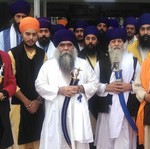 ਸੰਤ ਗਿਆਨੀ ਹਰਨਾਮ ਸਿੰਘ ਖ਼ਾਲਸਾ ਪੱਤਰਕਾਰਾਂ ਨਾਲ ਗੱਲਬਾਤ ਕਰਦੇ ਹੋਏ।