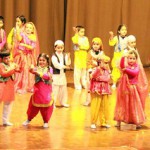 The student of Kundan Vidya Mandir ,Civil lines , won the heart of the audience through their class presentation  1 copy.resized