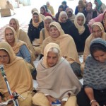 ਸੁਖਮਣੀ ਸਾਹਿਬ ਸੇਵਾ ਸਸਾਇਟੀ ਦੀਆਂ ਬੀਬੀਆਂ ਗੁਰਬਾਣੀ ਦਾ ਪਾਠ ਕਰਦੀਆਂ ਹੋਈਆਂ