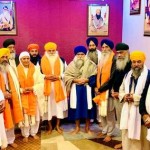 ਬਾਬਾ ਹਰਨਾਮ ਸਿੰਘ ਖ਼ਾਲਸਾ ਦਮਦਮੀ ਟਕਸਾਲ ਦੇ ਹੈੱਡ ਕੁਆਟਰ ਵਿਖੇ ਬੀਬੀ ਜਗੀਰ ਕੌਰ ਅਤੇ ਸ਼੍ਰੋਮਣੀ ਕਮੇਟੀ ਦੇ ਨਵੇਂ ਅਹੁਦੇਦਾਰਾਂ ਨੂੰ ਸਨਮਾਨਿਤ ਕਰਦੇ ਹੋਏ।