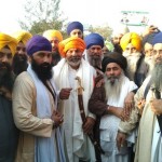 ਕਿਸਾਨ ਆਗੂ ਰਾਕੇਸ਼ ਟਿਕੈਤ ਨੂੰ ਸਨਮਾਨਿਤ ਕਰਦੇ ਹੋਏ ਗਿਆਨੀ ਜੀਵਾ ਸਿੰਘ, ਐਡਵੋਕੇਟ ਭਗਵੰਤ ਸਿੰਘ ਸਿਆਲਕਾ, ਭਾਈ ਅਜੈਬ ਸਿੰਘ ਅਭਿਆਸੀ ਤੇ ਹੋਰ।