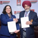 ਯੂਨੀਵਰਸਿਟੀ ਆਫ਼ ਮੈਰੀਲੈਂਡ, ਬਾਲਟੀਮੁਰ ਯੂ.ਐਸ.ਏ ਦੇ ਵਾਈਸ ਪ੍ਰੈਜੀਡੈਂਟ ਡਾ. ਜੈਨੇਟ ਸੀ ਰਟਲੈਜ਼ ਅਤੇ ਚੰਡੀਗੜ੍ਹ ਯੂਨੀਵਰਸਿਟੀ ਦੇ ਪ੍ਰੋ-ਚਾਂਸਲਰ ਡਾ.ਆਰ.ਐਸ ਬਾਵਾ ਸਮਝੌਤਾ ਪੱਤਰ ’ਤੇ ਦਸਤਖ਼ਤ ਕਰਦੇ ਹੋਏ।