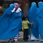 1920px-Burqa_women_waiting,_Herat,_Afghanistan.resized