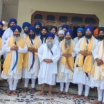 ਸ੍ਰੀ ਦਰਬਾਰ ਸਾਹਿਬ ਦੇ ਨਵ ਨਿਯੁਕਤ ਗ੍ਰੰਥੀ ਸਿੰਘ ਸਾਹਿਬਾਨ ਭਾਈ ਰਾਜਦੀਪ ਸਿੰਘ, ਸਿੰਘ ਸਾਹਿਬ ਭਾਈ ਬਲਜੀਤ ਸਿੰਘ, ਸਿੰਘ ਸਾਹਿਬ ਭਾਈ ਸੁਲਤਾਨ ਸਿੰਘ ਅਤੇ ਸਿੰਘ ਸਾਹਿਬ ਭਾਈ ਅਮਰਜੀਤ ਸਿੰਘ ਦਾ ਸਵਾਗਤ ਤੇ ਸਨਮਾਨਿਤ ਕਰਦੇ ਹੋਏ ਸੰਤ ਗਿਆਨੀ ਹਰਨਾਮ ਸਿੰਘ ਖ਼ਾਲਸਾ ਤੇ ਹੋਰ।