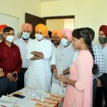 ਗੁਲਜ਼ਾਰ ਗਰੁੱਪ ਆਫ਼ ਇੰਸਟੀਚਿਊਟਸ ਵਿਚ ਕਰਵਾਏ ਗਏ ਰੁਜ਼ਗਾਰ ਮੇਲੇ ਵਿਚ ਵਿਧਾਇਕ ਗੁਰਕੀਰਤ ਸਿੰਘ ਕੋਟਲੀ ਕੰਪਨੀ ਦੇ ਨੁਮਾਇੰਦਿਆਂ ਨਾਲ ਗੱਲਬਾਤ ਕਰਦੇ ਹੋਏ।