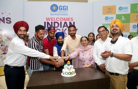 Men’s Indian Hockey team Player during Cake cutting cermoney at Gulzar Group of Institutes, Khanna, Ludhiana.resized