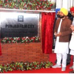 ਪੰਜਾਬ ਦੇ ਮੁੱਖ ਮੰਤਰੀ ਚਰਨਜੀਤ ਸਿੰਘ ਚੰਨੀ ਫ਼ਤਿਹਗੜ੍ਹ ਸਾਹਿਬ ਵਿਚ ਪੰਜਾਬ ਫ਼ਿਲਮ ਸਿਟੀ ਦਾ ਨੀਂਹ ਪੱਥਰ ਰੱਖਦੇ ਹੋਏ।