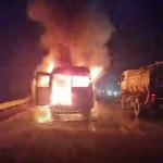 ਬਲਾਚੌਰ ਦੇ ਪਿੰਡ ਲੋਹਟ ਲਾਗੇ ਨੈਸ਼ਨਲ ਹਾਈਵ ਉੱਪਰ ਦੁਰਘਟਨਾਗ੍ਰਸਤ ਹੋਈ ਐਂਬੂਲੈਂਸ ਨੂੰ ਲੱਗੀ ਅੱਗ ਦਾ ਦ੍ਰਿਸ਼