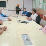 ਡਿਪਟੀ ਕਮਿਸ਼ਨਰ ਐਨ ਪੀ ਐਸ ਰੰਧਾਵਾ ਮੈਕਸ ਸਪੈਸ਼ਲਿਟੀ ਫ਼ਿਲਮਜ਼ ਲਿਮਟਿਡ ਦੇ ਅਧਿਕਾਰੀਆਂ ਨਾਲ ਜ਼ਿਲ੍ਹੇ ਵਿੱਚ ਪੋਲੀਥੀਨ/ਪਲਾਸਟਿਕ ਰੀ-ਸਾਇਕਲਿੰਗ ਪਲਾਂਟ ਦੀ ਸਥਾਪਤੀ ਬਾਰੇ ਮੀਟਿੰਗ ਕਰਦੇ ਹੋਏ।