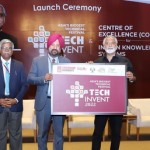 ਚੰਡੀਗੜ੍ਹ ਯੂਨੀਵਰਸਿਟੀ ਘੜੂੰਆਂ ਵਿਖੇ ਸਾਲਾਨਾ ਤਕਨੀਕੀ ਮੇਲੇ ’ਟੈਕ ਇਨਵੈਂਟ 2022’ ਦਾ ਆਗ਼ਾਜ਼ ਕਰਦੇ ਭਾਰਤ ਸਰਕਾਰ ਦੇ ਆਰਕੀਟੈਕਚਰ ਕੌਂਸਲ ਦੇ ਪ੍ਰਧਾਨ ਸ਼੍ਰੀ ਹਬੀਬ ਖ਼ਾਨ ਅਤੇ ’ਵਰਸਿਟੀ ਦੇ ਪ੍ਰੋ-ਵਾਈਸ ਚਾਂਸਲਰ ਡਾ. ਐਸ.ਐਸ ਸਹਿਗਲ।