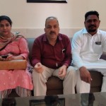 ਭਾਜਪਾ ਜ਼ਿਲ੍ਹਾ ਅੰਮ੍ਰਿਤਸਰ ਦਿਹਾਤੀ ਦੇ ਜਨਰਲ ਸਕੱਤਰ ਅਰਵਿੰਦਰ ਸ਼ਰਮਾ ਦੀ ਮੌਜੂਦਗੀ ’ਚ ਆਪਣੀ ਵਿਥਿਆ ਸੁਣਾਉਂਦੇ ਹੋਏ ਬੀਬੀ ਕੁਲਵਿੰਦਰ ਕੌਰ ਤੇ ਹੋਰ।