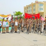 ਗੁਲਜ਼ਾਰ ਗਰੁੱਪ ਦੇ ਐਨ ਸੀ ਸੀ ਕੈਡਿਟਸ ਸਾਈਕਲ ਰੈਲੀ ਵਿਚ ਹਿੱਸਾ ਲੈਂਦੇ ਹੋਏ।