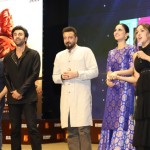 ਚੰਡੀਗੜ੍ਹ ਯੂਨੀਵਰਸਿਟੀ ਵਿਖੇ ਸੰਗੀਤਕ ਸ਼ਾਮ ਦੌਰਾਨ ਫ਼ਿਲਮ ਸ਼ਮਸ਼ੇਰਾ ਦੀ ਟੀਮ ਅਤੇ ਹੋਰ ਸਖ਼ਸ਼ੀਅਤਾਂ ਵਿਦਿਆਰਥੀਆਂ ਦਾ ਰੂਬਰੂ ਹੁੰਦੇ ਹੋਏ।