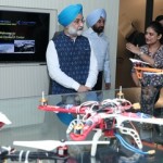 ਚੰਡੀਗੜ੍ਹ ਯੂਨੀਵਰਸਿਟੀ ਵਿਖੇ ਕਲਪਨਾ ਚਾਵਲਾ ਸਪੇਸ ਰਿਸਰਚ ਸੈਂਟਰ ਦਾ ਦੌਰਾਨ ਕਰਦੇ ਅਮਰੀਕਾ ’ਚ ਭਾਰਤੀ ਰਾਜਦੂਤ ਤਰਨਜੀਤ ਸਿੰਘ ਸੰਧੂ।