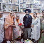 ਬਚਿੰਤ ਕੌਰ ਦਾ ਸਨਮਾਨ ਕਰਦੇੇ ਹੋਏ ਡਾ. ਰਾਜਵੰਤ ਕੌਰ ਪੰਜਾਬੀ, ਡਾ. ਦਰਸ਼ਨ ਸਿੰਘ ‘ਆਸ਼ਟ* ਅਤੇ ਖੋਜਾਰਥੀ।