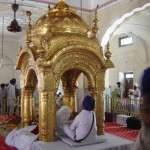 ਇਤਹਾਸਿਕ ਪਾਲਕੀ ਤੇ ਲਿਖਤ-- ੴਸਤਿਨਾਮ ਕਰਤਾ ਪੁਰਖੁ ਨਿਰਭਉ ਨਿਰਵੈਰੁ ਅਕਾਲ ਮੂਰਤ ਅਜੂਨੀ ਸੈਭੰ ਗੁਰਪ੍ਰਸਾਦਿ ॥ਜਪੁ॥ ਆਦਿ ਸਚੁ ਜੁਗਾਦਿ ਸਚੁ ਹੈ ਭੀ ਸਚੁ ਨਾਨਕ ਹੋਸੀ ਭੀ ਸਚ॥ ਸੰਮਤ 1884 ਟਹਿਲ ਮਹਾਰਾਜਾ ਰਣਜੀਤ ਸਿੰਘ ਸਿੱਖ ਗੁਰੂ ਨਾਨਕ ਜੀ ਕਾ