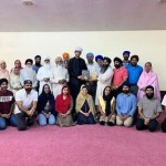 ਸੰਗਤ ਵੱਲੋਂ ਰਾਏ ਬਿਲਾਲ ਅਕਰਮ ਭੱਟੀ  ਨੂੰ ਯਾਦਗਾਰੀ ਚਿੰਨ੍ਹ ਭੇਟ ਕਰਦੇ ਹੋਇ ਤੇ ਪੁਸਤਕ ਗੁਰੂ ਨਾਨਕ ਸਾਹਿਬ – ਜੀਵਨ ਅਤੇ ਫ਼ਿਲਾਸਫੀ ਰਲੀਜ਼ ਕਰਦੇ ਹੋਇ