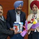 ਗੁਰੂ ਨਾਨਕ ਦੇਵ ਯੂਨੀਵਰਸਿਟੀ ਦੇ ਉਪ-ਕੁਲਪਤੀ ਪ੍ਰੋ. ਕਰਮਜੀਤ ਸਿੰਘ ਦਾ ਸਨਮਾਨ ਕਰਦੇ ਹੋਏ ਸ੍ਰ ਦਿਲਬਾਗ ਸਿੰਘ ਖਤਰਾਏ ਕਲਾਂ ਅਤੇ ਹੋਰ।