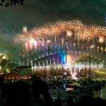 Sydney_habour_bridge_&_opera_house_fireworks_new_year_eve_2008.resized