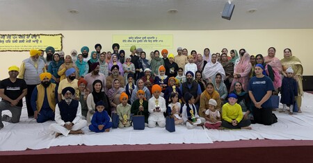 ਰੀਜਨਲ ਸਿੱਖ ਯੂਥ ਸਿਮਪੋਜ਼ੀਅਮ 2026 ‘ਚ ਸ਼ਮੂਲੀਅਤ ਕਰਨ ਵਾਲੇ ਬੱਚੇ, ਪਰਿਵਾਰਕ ਮੈਂਬਰ ਅਤੇ ਸੇਵਾਦਾਰ।