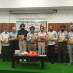 ਗੁਰਬਾਜ਼ ਸਿੰਘ ਦੀ ਵਾਰਤਕ ਪੁਸਤਕ ‘ਹੁਣ ਉਹ ਕਿੱਥੇ ਗੱਲਾਂ* ਦਾ ਲੋਕ ਅਰਪਣ ਕਰਦੇ ਹੋਏ  ਸਭਾ ਦੇ ਪ੍ਰਧਾਨ ਡਾ. ਦਰਸ਼ਨ ਸਿੰਘ ‘ਆਸ਼ਟ*,ਪ੍ਰੋ. ਯੋਗ ਰਾਜ, ਡਾ. ਹਰਜਿੰਦਰ ਪਾਲ ਸਿੰਘ ਵਾਲੀਆ, ਡਾ. ਮਦਨ ਲਾਲ ਹਸੀਜਾ, ਗੁਰਪ੍ਰੀਤ ਕੌਰ,ਦਵਿੰਦਰ ਪਟਿਆਲਵੀ,ਬਲਬੀਰ ਸਿੰਘ ਦਿਲਦਾਰ ਅਤੇ ਨਵਦੀਪ ਸਿੰਘ ਮੁੰਡੀ ਆਦਿ।