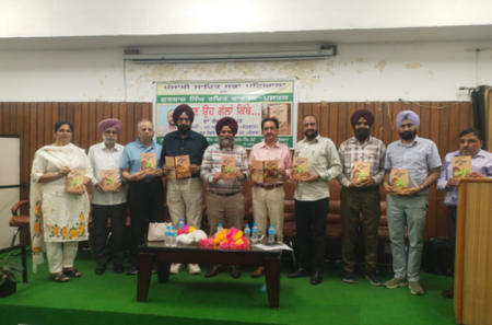  ਗੁਰਬਾਜ਼ ਸਿੰਘ ਦੀ ਵਾਰਤਕ ਪੁਸਤਕ ‘ਹੁਣ ਉਹ ਕਿੱਥੇ ਗੱਲਾਂ* ਦਾ ਲੋਕ ਅਰਪਣ ਕਰਦੇ ਹੋਏ  ਸਭਾ ਦੇ ਪ੍ਰਧਾਨ ਡਾ. ਦਰਸ਼ਨ ਸਿੰਘ ‘ਆਸ਼ਟ*,ਪ੍ਰੋ. ਯੋਗ ਰਾਜ, ਡਾ. ਹਰਜਿੰਦਰ ਪਾਲ ਸਿੰਘ ਵਾਲੀਆ, ਡਾ. ਮਦਨ ਲਾਲ ਹਸੀਜਾ, ਗੁਰਪ੍ਰੀਤ ਕੌਰ,ਦਵਿੰਦਰ ਪਟਿਆਲਵੀ,ਬਲਬੀਰ ਸਿੰਘ ਦਿਲਦਾਰ ਅਤੇ ਨਵਦੀਪ ਸਿੰਘ ਮੁੰਡੀ ਆਦਿ। 